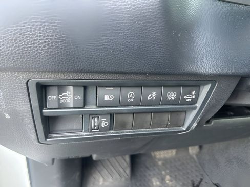 Used 2022 Toyota Tundra SR5 w/ SR5 Convenience Package image 19