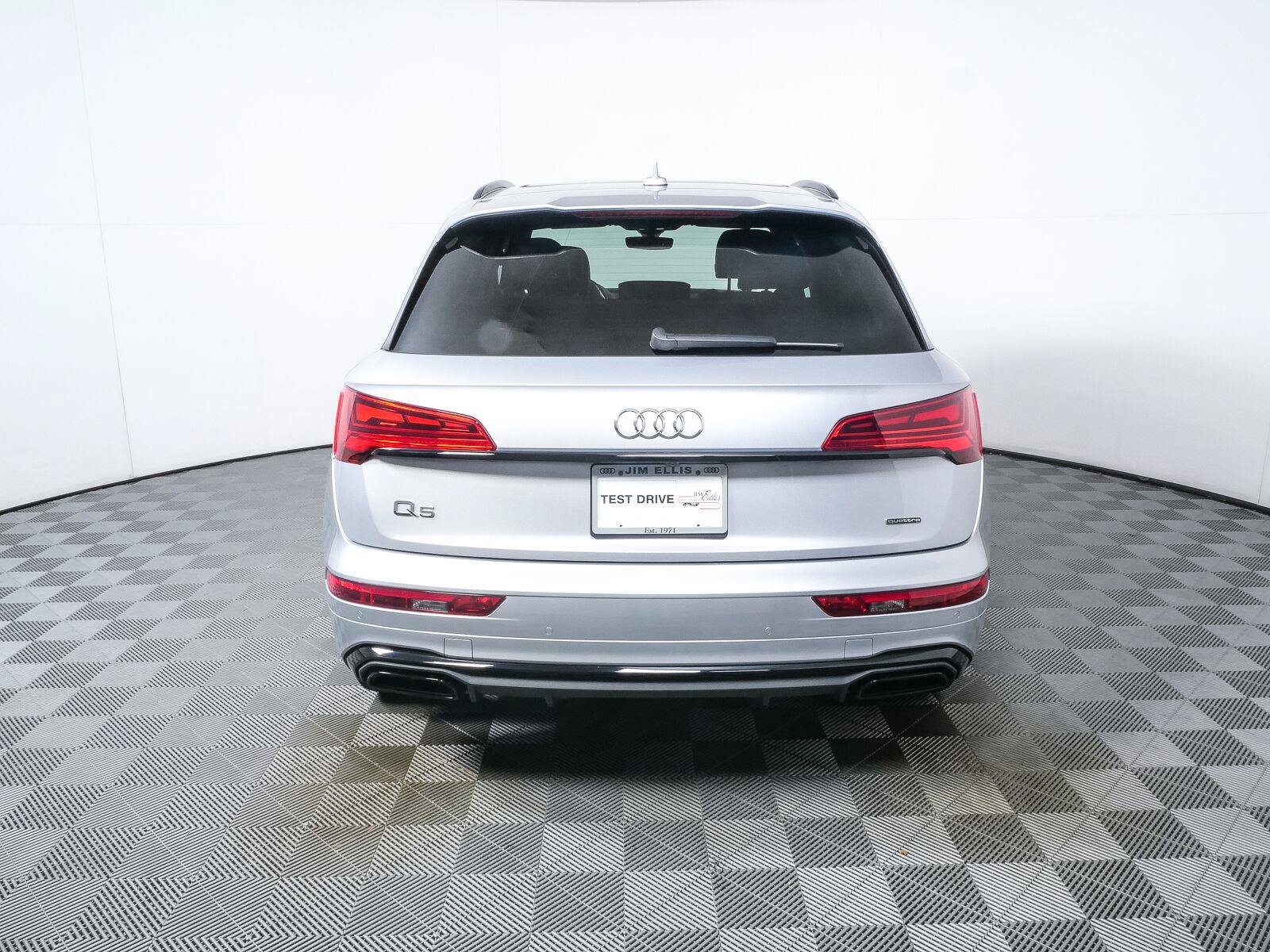 Used 2023 Audi Q5 2.0T Premium Plus w/ Premium Plus Package AWD/4WD image 32