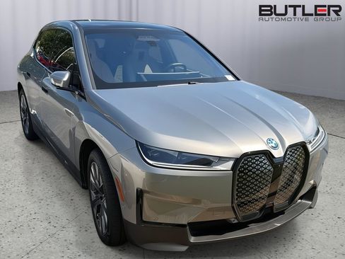 Used 2024 BMW iX xDrive50 w/ Premium Package AWD/4WD image 6