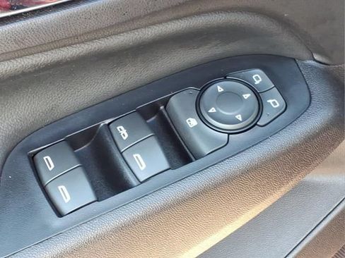 Used 2019 Chevrolet Equinox LT FWD image 16