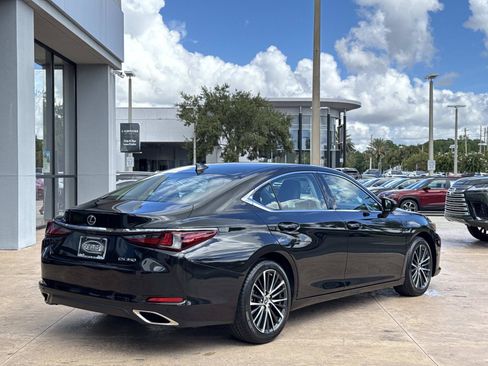 Used 2024 Lexus ES 350 w/ Premium Package FWD image 3