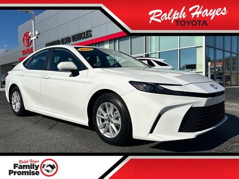 Certified 2025 Toyota Camry LE image 1
