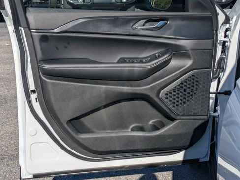 New 2025 Jeep Grand Cherokee 4WD image 19
