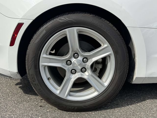 Used 2023 Chevrolet Camaro LT RWD image 11