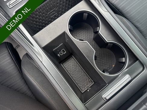 Used 2025 Lincoln Nautilus Reserve AWD/4WD image 34