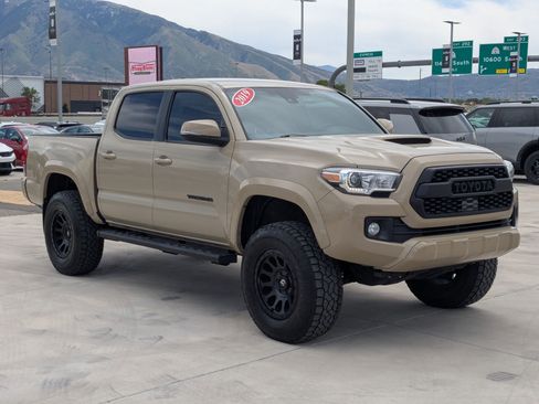 Used 2019 Toyota Tacoma TRD Sport AWD/4WD image 7