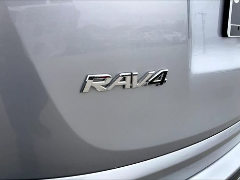 Used 2018 Toyota RAV4 XLE image 31