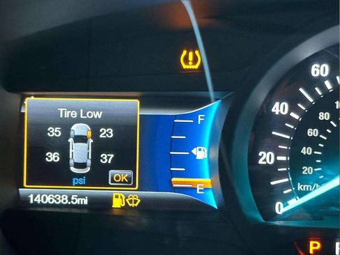 Used 2017 Ford Fusion SE w/ Fusion SE Technology Package image 20