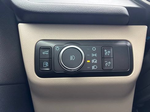 Used 2021 Ford Escape SEL w/ Technology Package FWD image 35