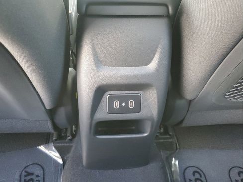 Used 2025 Hyundai Venue SEL FWD image 18