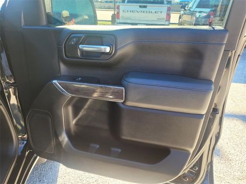 Used 2022 Chevrolet Silverado 1500 LTZ image 9