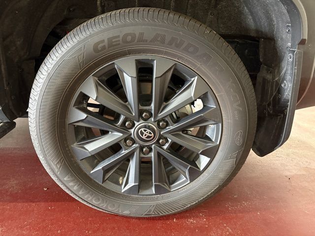 Used 2025 Toyota Land Cruiser AWD/4WD image 31