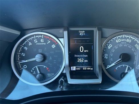 Used 2023 Toyota Tacoma SR5 w/ Technology Package image 16