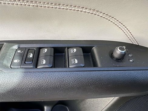 Used 2022 Jeep Compass Limited image 20