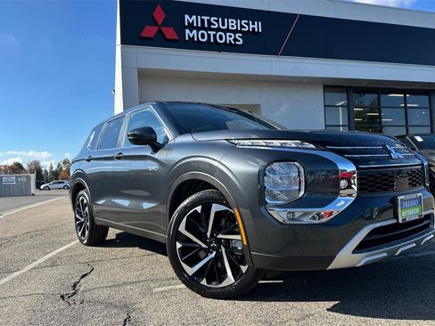 New 2025 Mitsubishi Outlander SE image 2