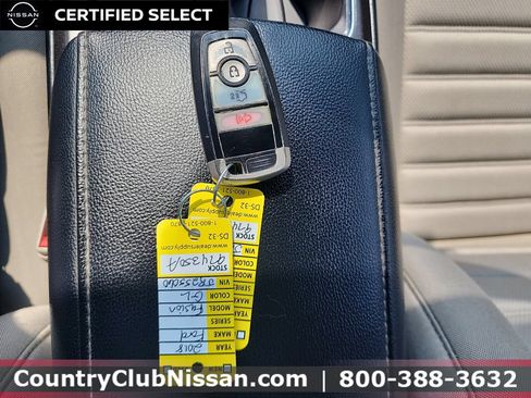 Used 2018 Ford Fusion SE FWD image 34