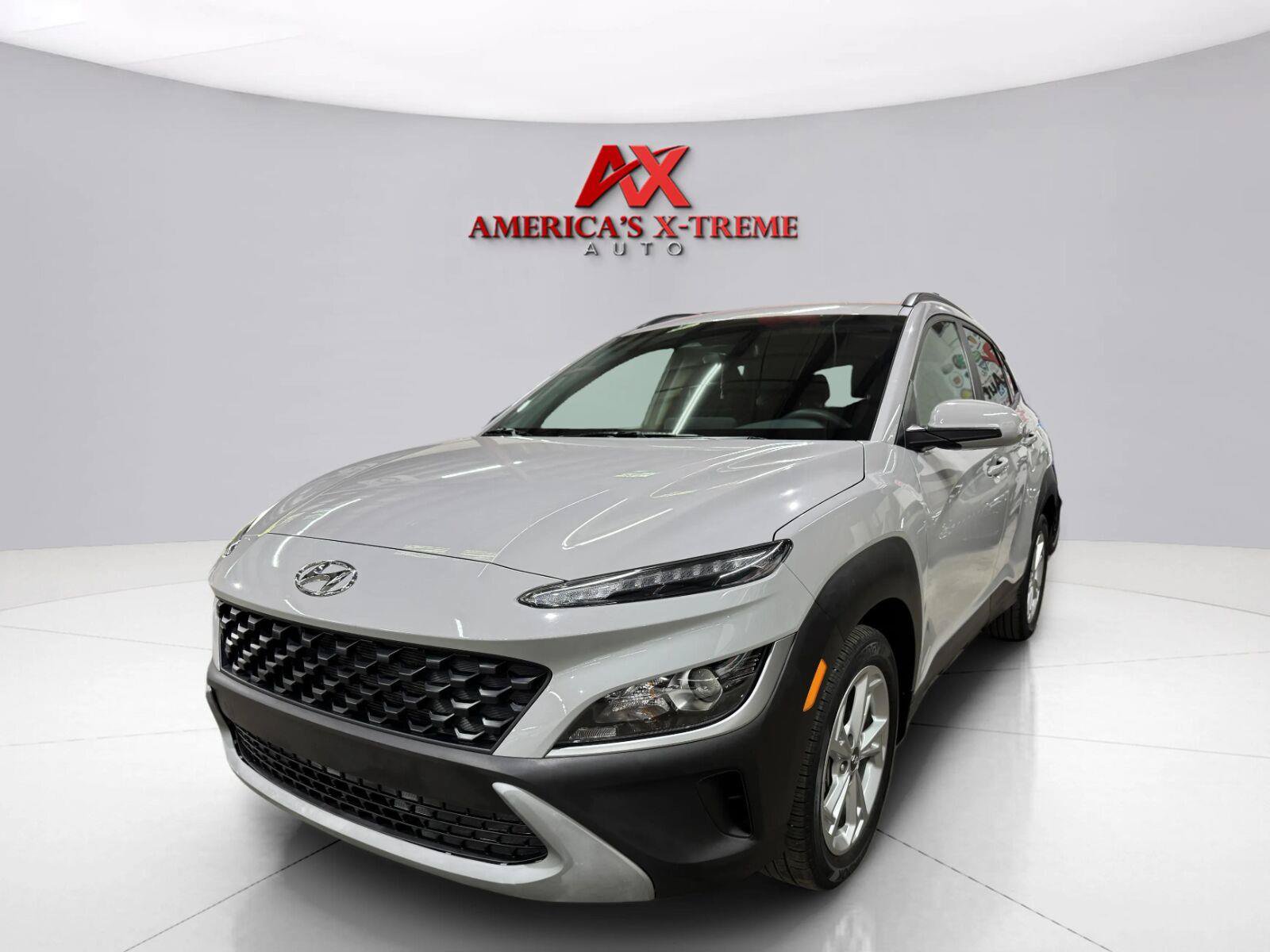 Used 2022 Hyundai Kona SEL AWD/4WD image 2