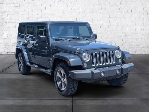 Used 2017 Jeep Wrangler Unlimited Sahara w/ Connectivity Group AWD/4WD image 1