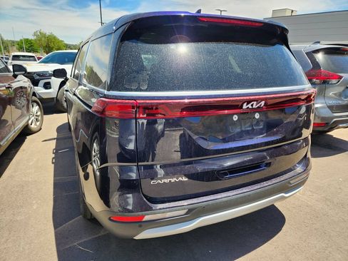Used 2023 Kia Carnival LX FWD image 16