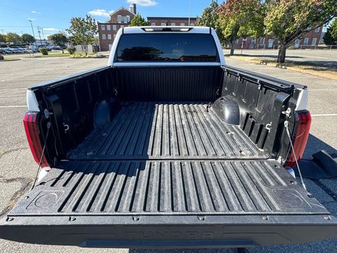 Used 2022 Toyota Tundra SR5 w/ SR5 Convenience Package image 33