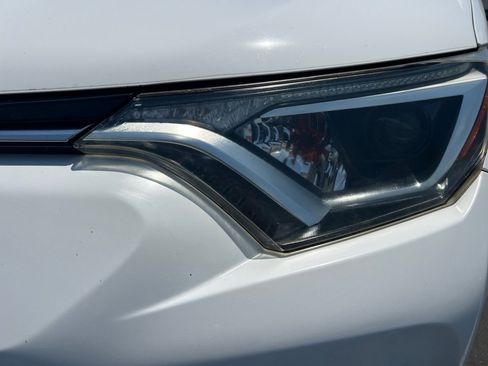 Used 2018 Toyota RAV4 XLE FWD image 30