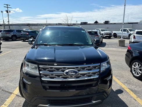 Used 2018 Ford Explorer XLT AWD/4WD image 6