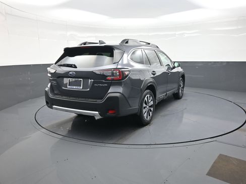 Used 2025 Subaru Outback Limited image 3