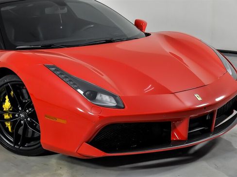 Used 2018 Ferrari 488 GTB RWD image 3