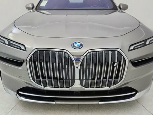 Used 2023 BMW i7 xDrive60 image 5