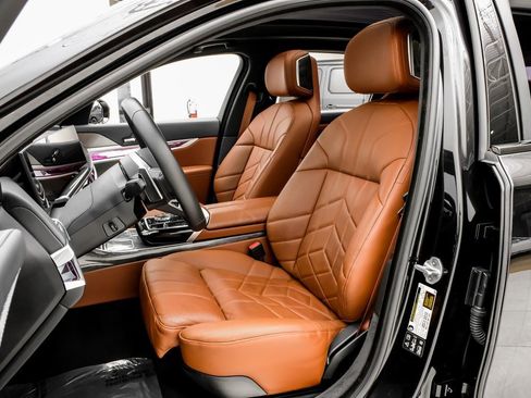 Used 2025 BMW 760i xDrive image 27