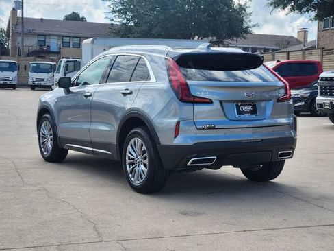 Used 2025 Cadillac XT4 Premium Luxury FWD image 3