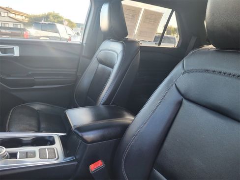 Used 2020 Ford Explorer XLT w/ Equipment Group 202A image 17