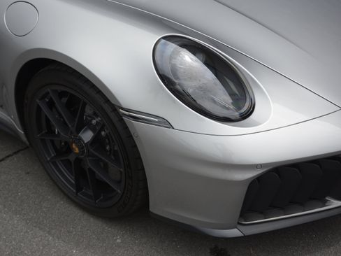 Certified 2026 Porsche 911 Targa 4 GTS AWD/4WD image 26