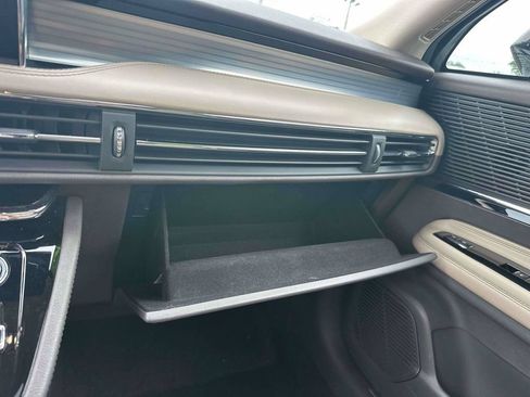 Used 2022 Lincoln Corsair AWD w/ Premium Package image 33