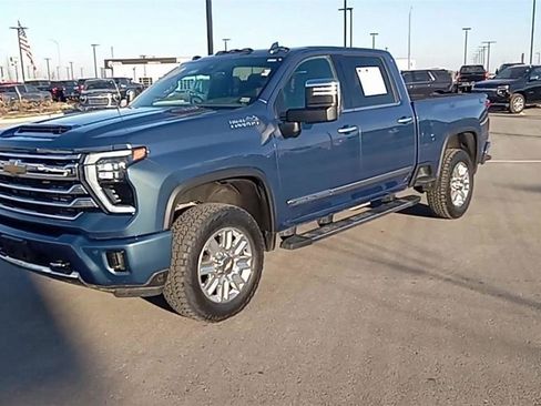 Used 2024 Chevrolet Silverado 3500 High Country w/ Technology Package image 3