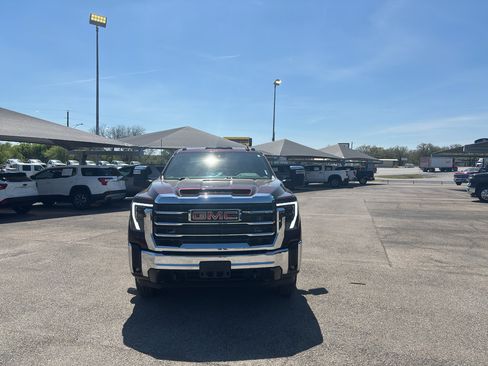 Used 2024 GMC Sierra 3500 SLT w/ SLT Convenience Package image 2