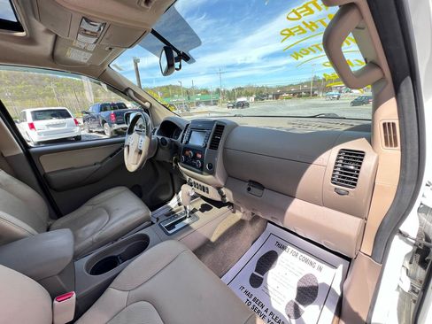 Used 2014 Nissan Frontier SL w/ SL Moonroof Package AWD/4WD image 26