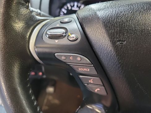 Used 2020 Nissan Pathfinder Platinum image 31