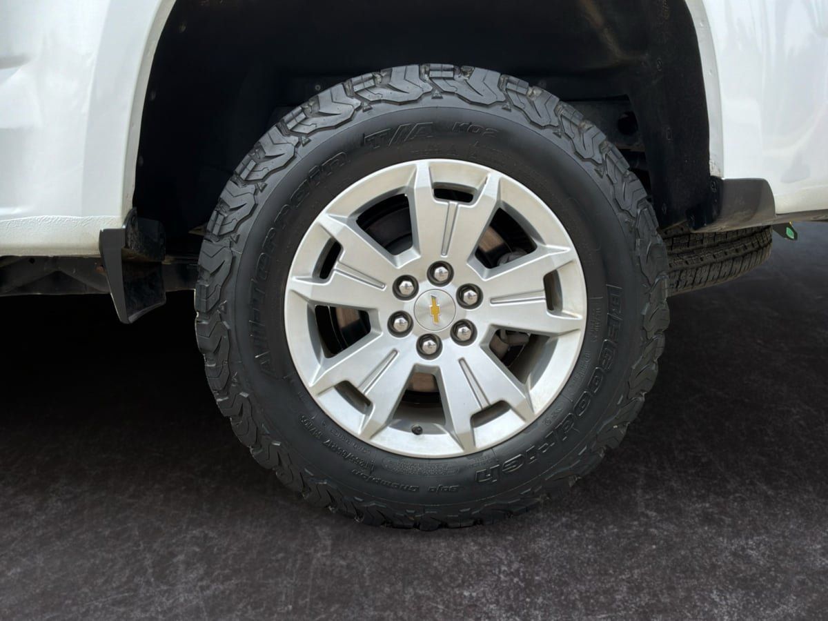 Used 2022 Chevrolet Colorado LT w/ Fleet Safety Package RWD image 9
