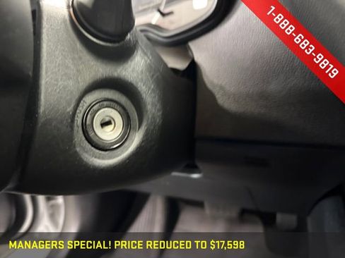 Used 2020 Toyota Corolla LE image 20