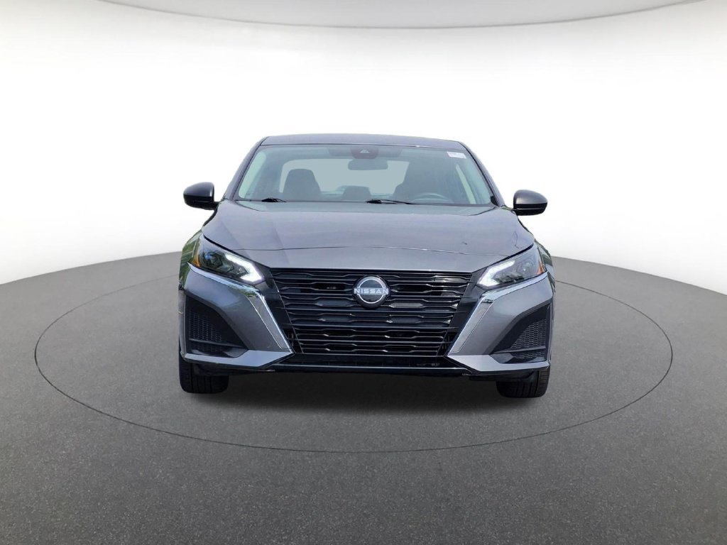 Used 2025 Nissan Altima 2.5 SV FWD image 2
