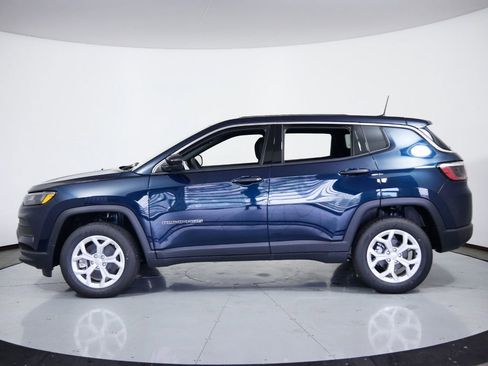 Used 2024 Jeep Compass Sport image 13