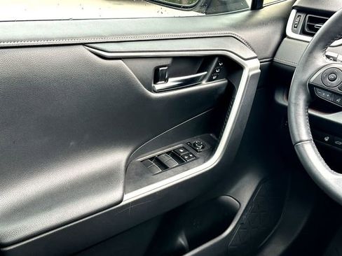 Used 2019 Toyota RAV4 Limited w/ Cold Weather Package FWD image 27