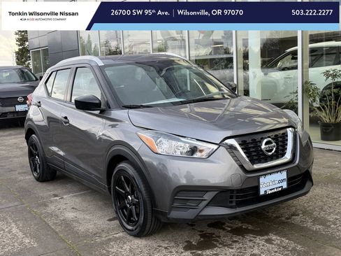 Used 2018 Nissan Kicks S image 1