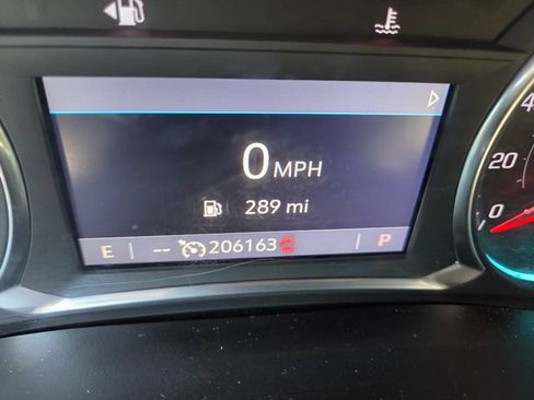 Used 2020 Chevrolet Traverse LT FWD image 20