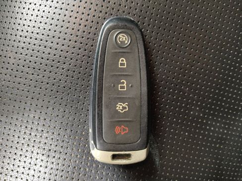 Used 2015 Ford Taurus Limited FWD image 32