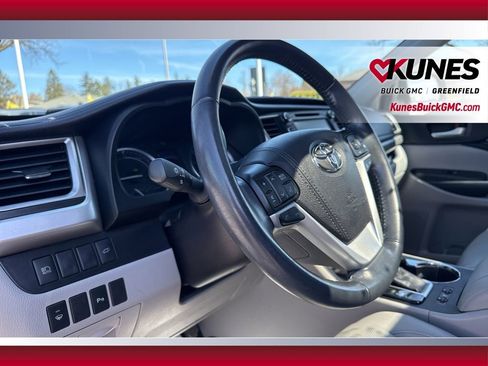 Used 2019 Toyota Highlander Limited image 14