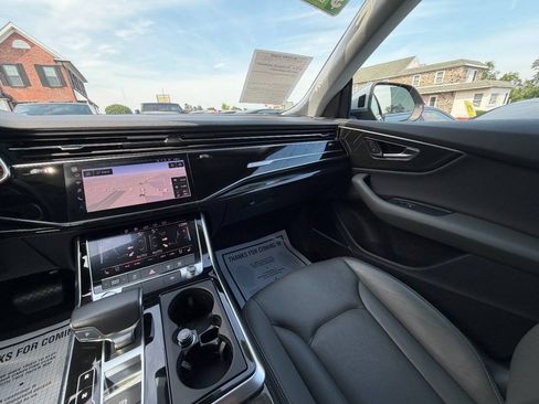 Used 2019 Audi Q8 Premium Plus w/ Premium Plus AWD/4WD image 21