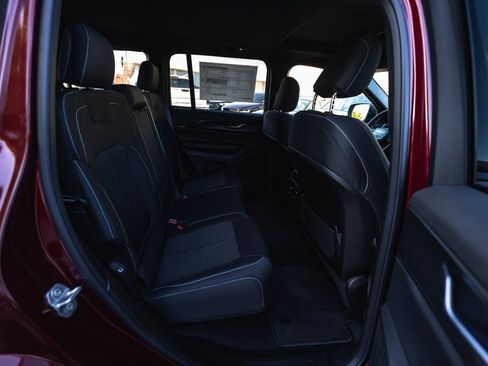 New 2025 Jeep Grand Cherokee 4WD image 28