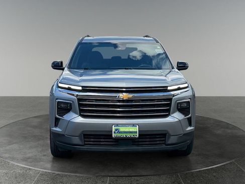 Used 2025 Chevrolet Traverse LT w/ Sun and Wheel Package AWD/4WD image 2